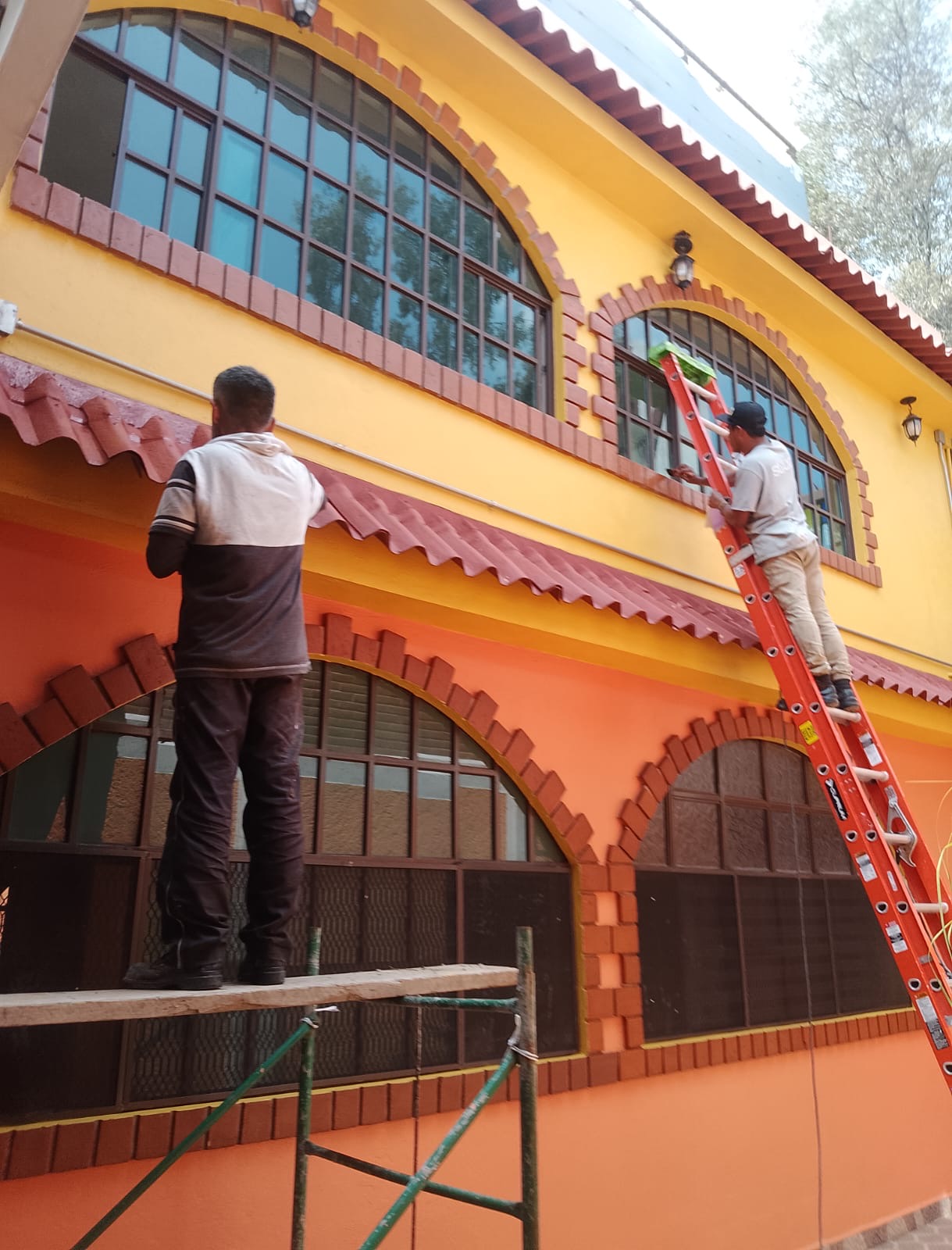 Trabajo de mantenimiento en fachada